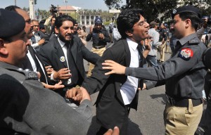 Lawyers and police clash in Lahore - photo by Rahat Dar